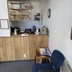 Collins Richard A DC - Fun little waiting room with funny tchotchkes.