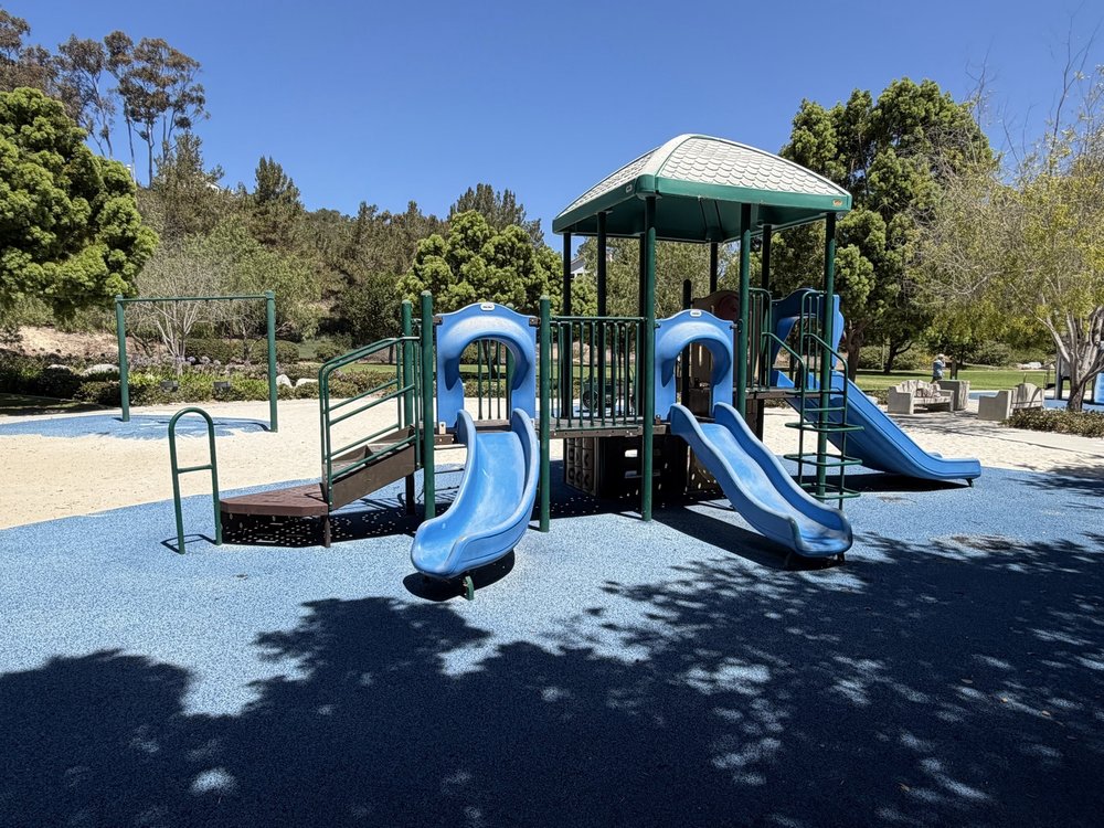 Carmel Knolls Park Logo