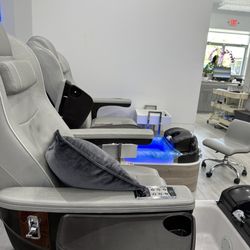 Nails 2000 & Spa