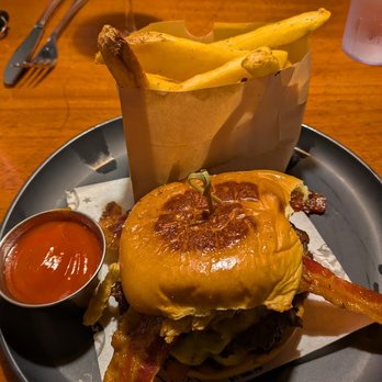 Firestone Walker - Paso Robles - Cali-Smash Burger - Breweries Near Me - Paso Robles, California