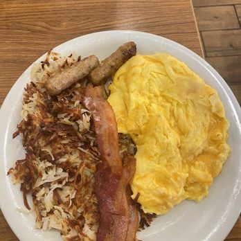 Denny's - Diners Near Me - Schiller Park, Illinois