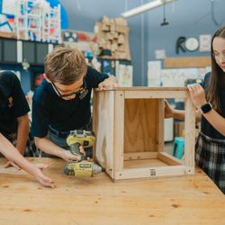 Atlanta Academy - Middle School Students in the Innovation Center