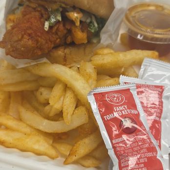 Sumah Hot Chicken - Chicken sandwich spicy with spicy honey on the side - Chicken Wings Near Me - Somerset, New Jersey