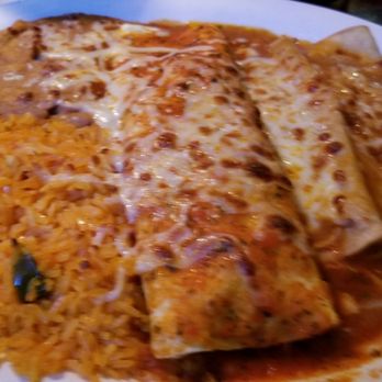 Cielito Lindo - Cheese enchilada and chicken burrito - Mexican Near Me - Pigeon Forge, Tennessee Cielito Lindo - Cheese enchilada and chicken burrito - Mexican Near Me - Pigeon Forge, Tennessee
