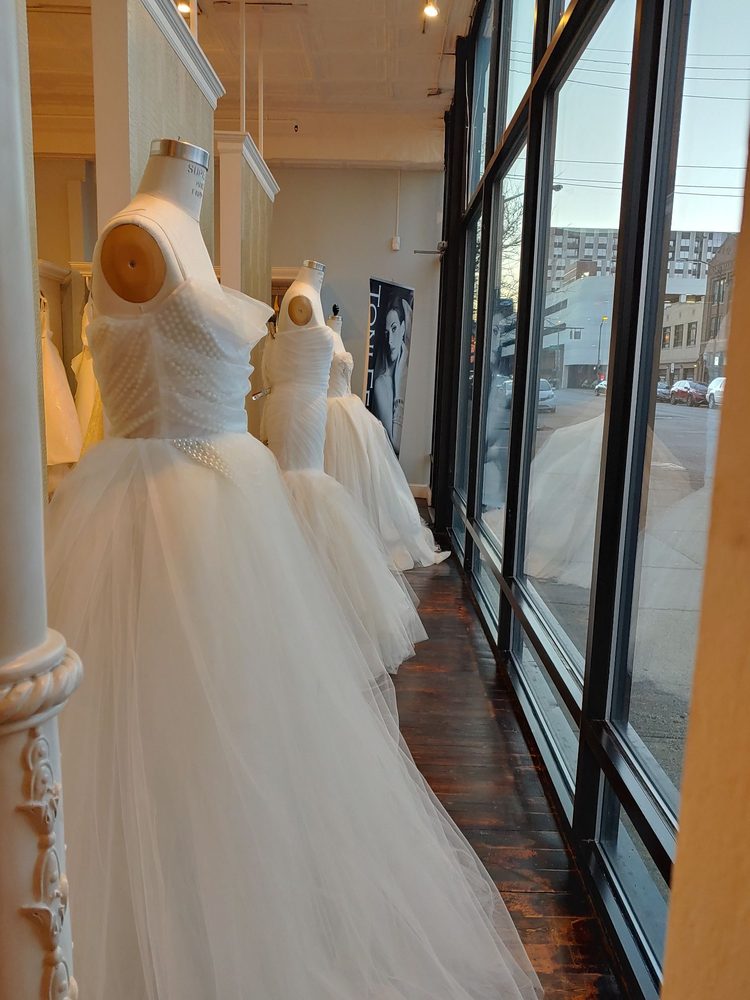 LA JEUNE MARIEE BRIDAL COLLECTION Updated September 2024 31 Photos