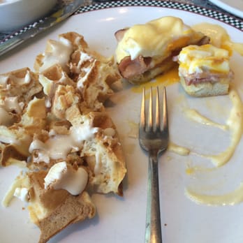 John's Place - Waffle and eggs Benedict - Breakfast & Brunch Near Me - Victoria, British Columbia