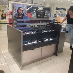 Sunglass Hut - Ray-Ban