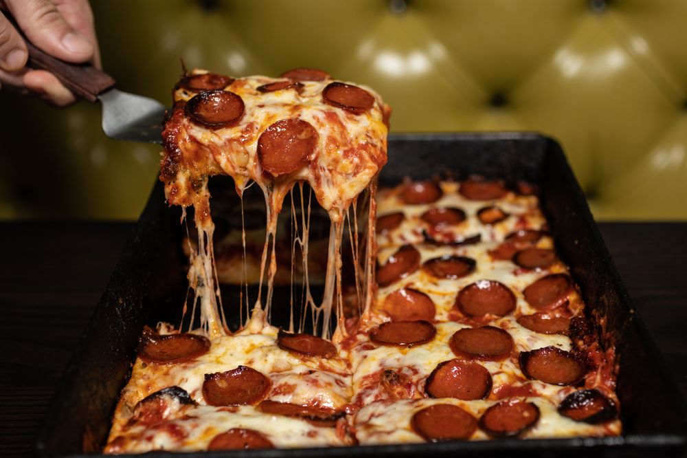 Social spots from Green Lantern Pizza