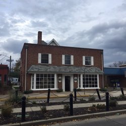 Baratta's Taxidermy - The storefront