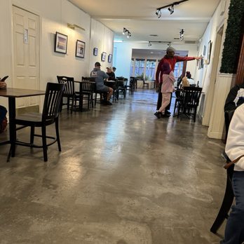Mitchell's Coffee House - people sitting at tables - Coffee & Tea Near Me - Lakeland, Florida Mitchell's Coffee House - people sitting at tables - Coffee & Tea Near Me - Lakeland, Florida