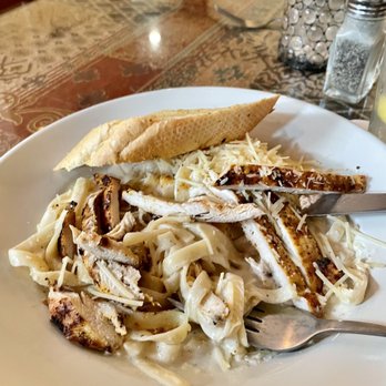Pearl Street Pasta - Chicken Alfredo - New American Near Me - Natchez, Mississippi