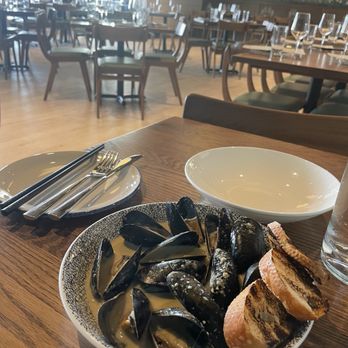 Little Miss Ha - Green curry mussels - Vietnamese Near Me - St. Augustine, Florida Little Miss Ha - Green curry mussels - Vietnamese Near Me - St. Augustine, Florida