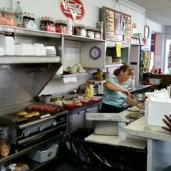 G & O Pharmacy and Grill  - A pharmacy fountain, a monument to our food history.