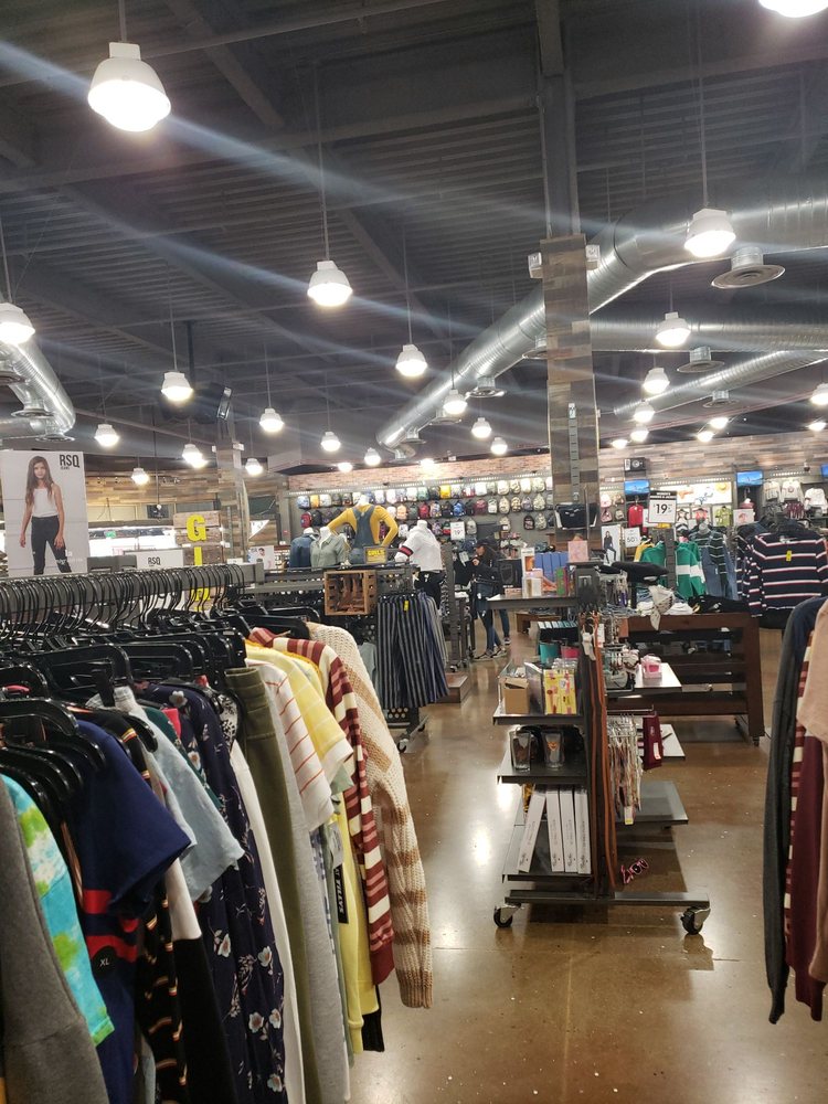 Tilly’s 16 Photos & 16 Reviews Men's Clothing 2403 Park Ave