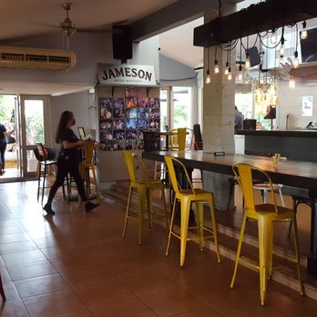 Dunbar's - Indoor - Chicken Wings Near Me - Guaynabo, Puerto Rico