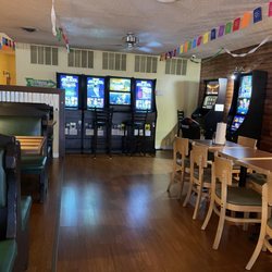 Ugles Bar & Restaurant - Dining room