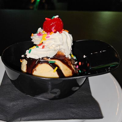 The Ground Round by null