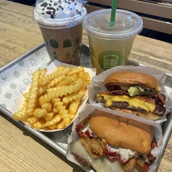 Shake Shack Mall in Columbia - Avocado Bacon Burger, Fifty/Fifty- Lemonades, Fries, truffles burger, chocolate brownie shake - Fast Food Near Me - Columbia, Maryland Shake Shack Mall in Columbia - Avocado Bacon Burger, Fifty/Fifty- Lemonades, Fries, truffles burger, chocolate brownie shake - Fast Food Near Me - Columbia, Maryland