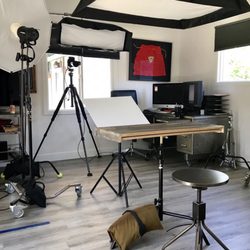 Headshot Shop LA - Lighting all dialed in, new reclaimed wood posing table made, client on the way.