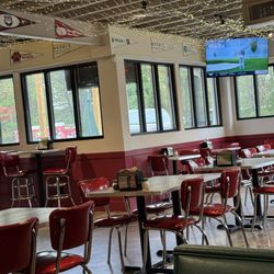 Galla's Pizza - Interior Seating