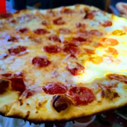 Papa's Restaurant - A perfect pepperoni pizza! So good