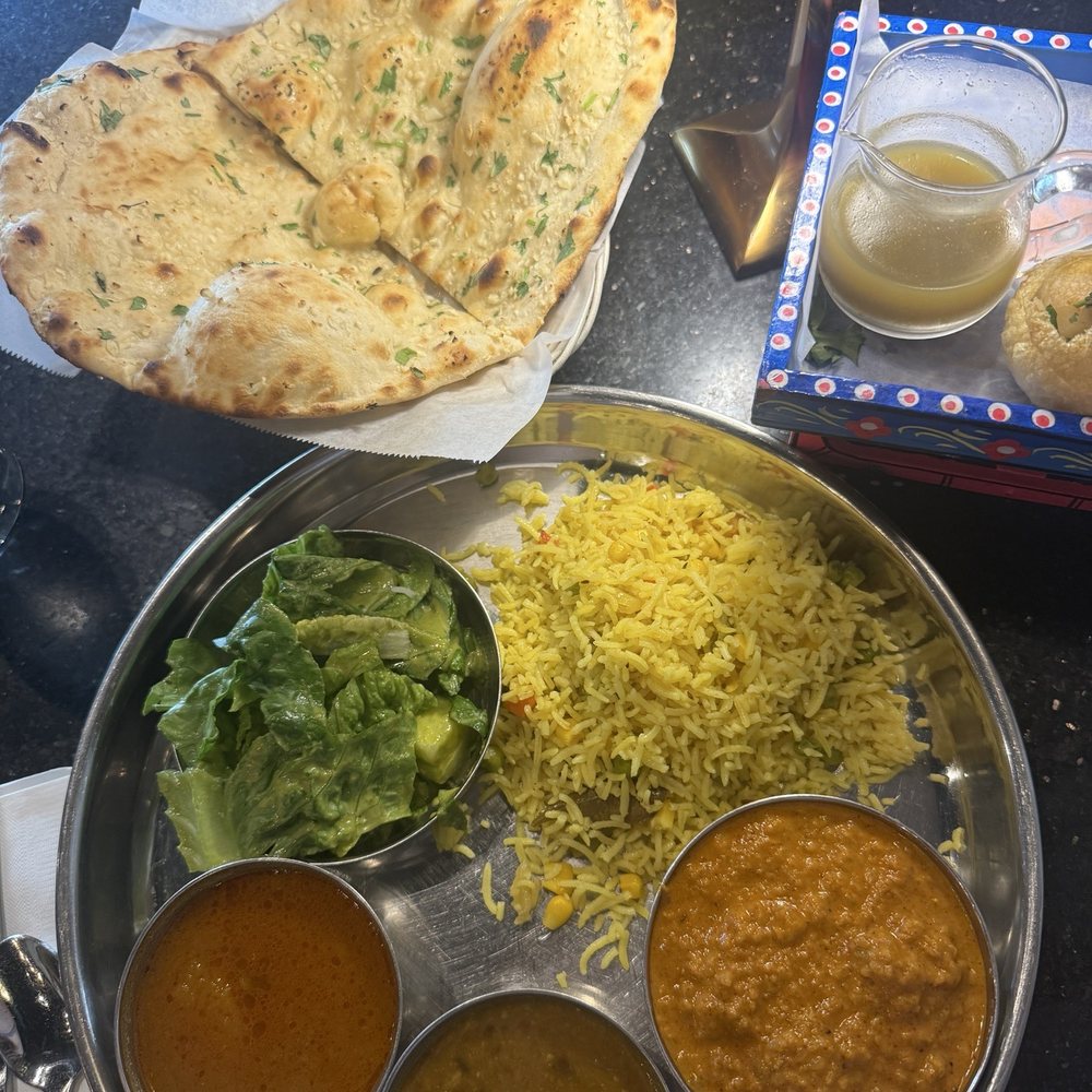 Chicken Tikka Masala Lunch with Garlic Naan Chicken Tikka Masala Lunch with Garlic Naan