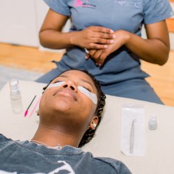 Hand In Home - Lash Extensions