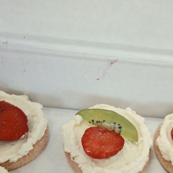 Crumbl - Dublin - Soiled dirty box with very poorly decorated cookies with no uniformity - Bakeries Near Me - Dublin, California Crumbl - Dublin - Soiled dirty box with very poorly decorated cookies with no uniformity - Bakeries Near Me - Dublin, California