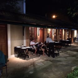 Casa Italia - Mesa ao ar livre.