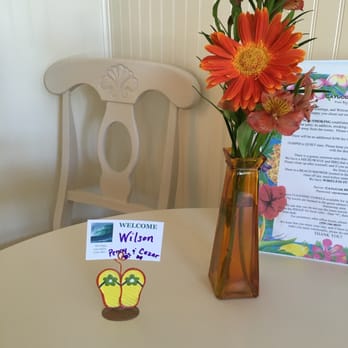 Cayucos Motel - Pretty flower and welcome card - Hotels Near Me - Cayucos, California
