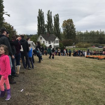 Bob's Corn & Pumpkin Farm - Long line for a hay ride to the corn maze goes by surprisingly quick. There's a walking path there too, however, if you don't want to wait - Pumpkin Patches Near Me - Snohomish, Washington