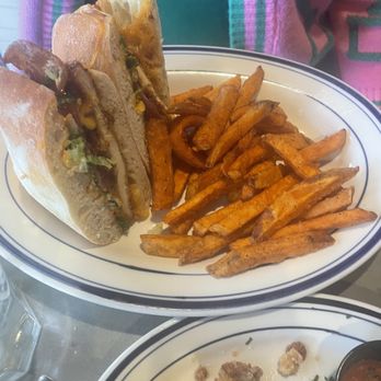 The Grand - Crispy Chicken Sandwich - American Near Me - Astoria, New York The Grand - Crispy Chicken Sandwich - American Near Me - Astoria, New York