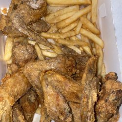 HipHop Fish & Chicken - 10 piece wing with fries