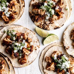 Pupuseria La Guanaquita de los Hermanos Flores - Tacos