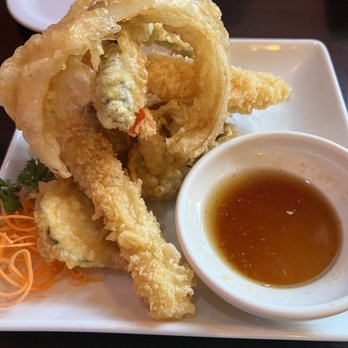Momo Sushi - Shrimp and Vegetable Tempura - Japanese Near Me - Minneapolis, Minnesota