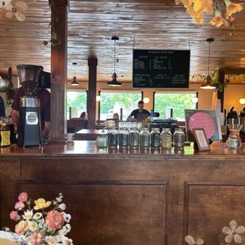 Pinewood Coffee Bar - Coffee & Tea Near Me - Waco, Texas Pinewood Coffee Bar - Coffee & Tea Near Me - Waco, Texas