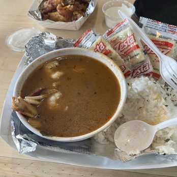 Hank's Crawfish - Gumbo comes with a scoop of rice n crackers as well! - Cajun/Creole Near Me - Houston, Texas