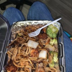 Yoshi Hibachi Grille - Chesterfield - 18. Seafood Noodle