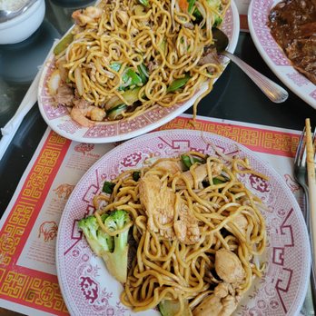 Wing Hong Restaurant - House Special Lo Mein - Chinese Near Me - Southfield, Michigan
