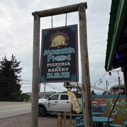 Mountain Pies - Outside sign