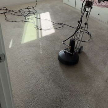 FourSevens Professionally Cleaned - Second room before carpet cleaning - Carpet Cleaning Near Me