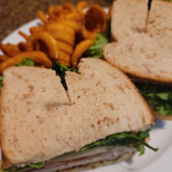 Cedar Glen Inn - Twin peaks sandwich - American Near Me - Cedar Glen, California