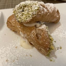 Pistachio cannoli