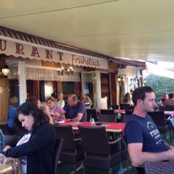 Restaurant Trink-Pizzeria Sul lago - Netter Gastgarten, allerdings neben der Bundesstrasse