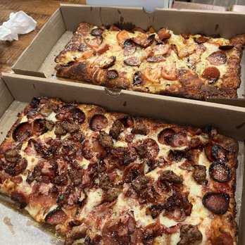Cup N Char - White pizza and pepperoni pizza - Pizza Near Me - Richmond, Texas