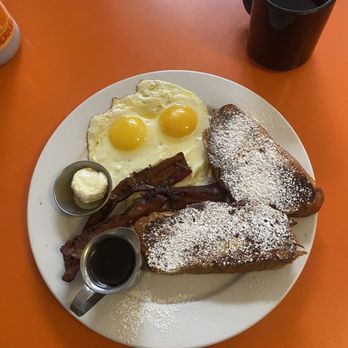 Rudy's Can't Fail Cafe - Challah French Toast (Deuces Wild Breakfast) (5/5) with Oakland Coffee - Bottomless Cup - American Near Me - Emeryville, California