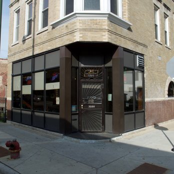 Lakeside Bar - the front of the building - Bars Near Me - Chicago, Illinois