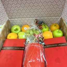 When the delivery person realized my mom wasn't home, they came back later in order to hand deliver. Great communication! When the delivery person realized my mom wasn't home, they came back later in order to hand deliver. Great communication!