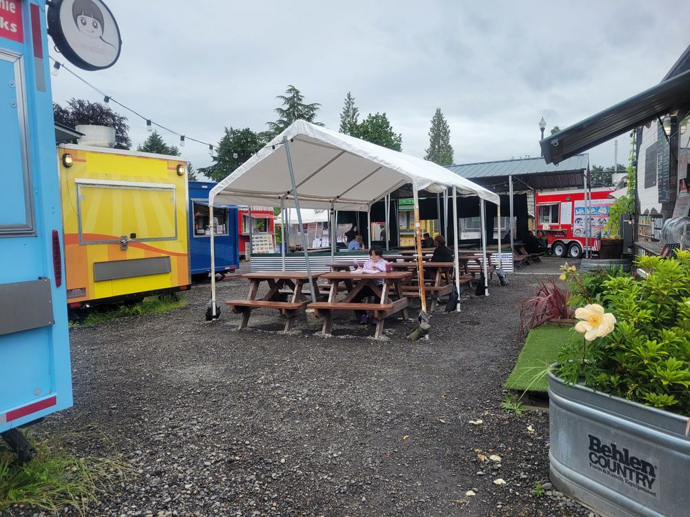 MILWAUKIE STATION FOOD CART POD Updated July 2024 49 Photos & 20