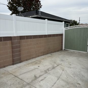 Straight Gate Fence - Fences & Gates Near Me - Lakewood, California